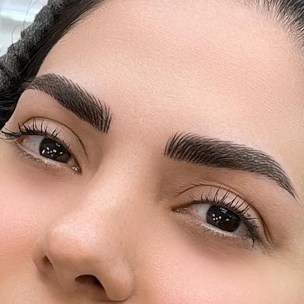 33 مدل ابرو فیبروز جدید؛ ترند تمیز و دخترونه برای چهرههای ظریف 13 New Fibrous Eyebrow Model 12