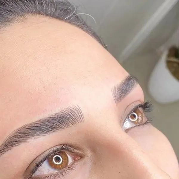 33 مدل ابرو فیبروز جدید؛ ترند تمیز و دخترونه برای چهرههای ظریف 20 New Fibrous Eyebrow Model 19