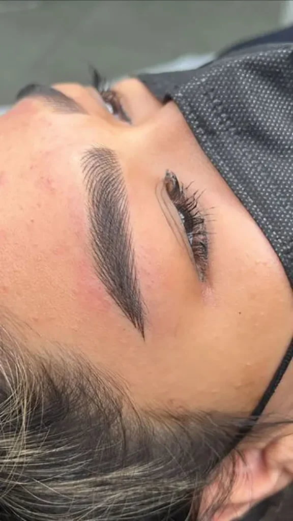 33 مدل ابرو فیبروز جدید؛ ترند تمیز و دخترونه برای چهرههای ظریف 22 New Fibrous Eyebrow Model 22