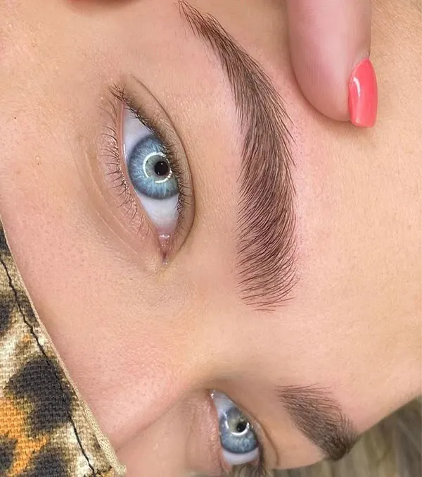 33 مدل ابرو فیبروز جدید؛ ترند تمیز و دخترونه برای چهرههای ظریف 6 New Fibrous Eyebrow Model 3