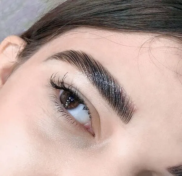 33 مدل ابرو فیبروز جدید؛ ترند تمیز و دخترونه برای چهرههای ظریف 8 New Fibrous Eyebrow Model 5