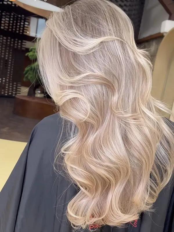 Pearl blonde hair color 29