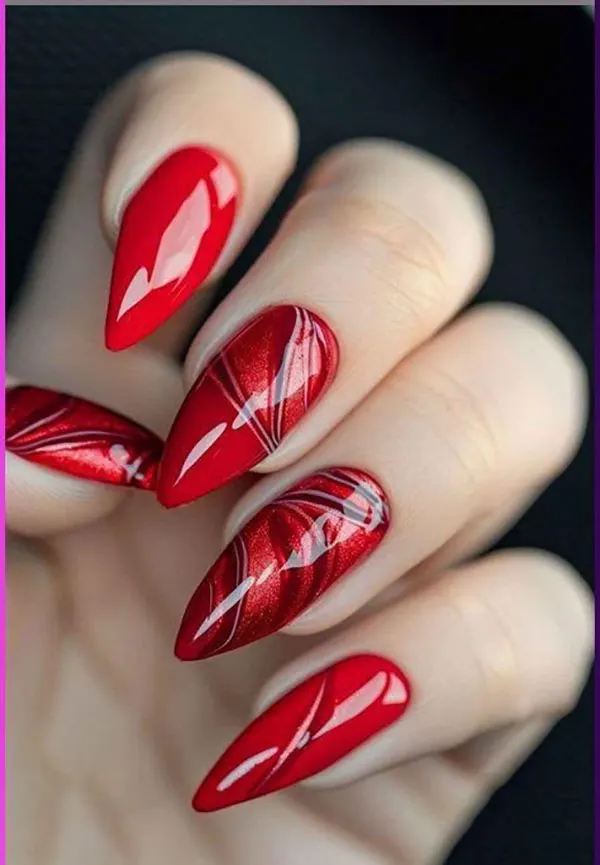35 مدل ناخن قرمز طرح دار دخترانه؛ از مینیمال تا لاکچریِ چشمگیر! 16 Red patterned nails 13