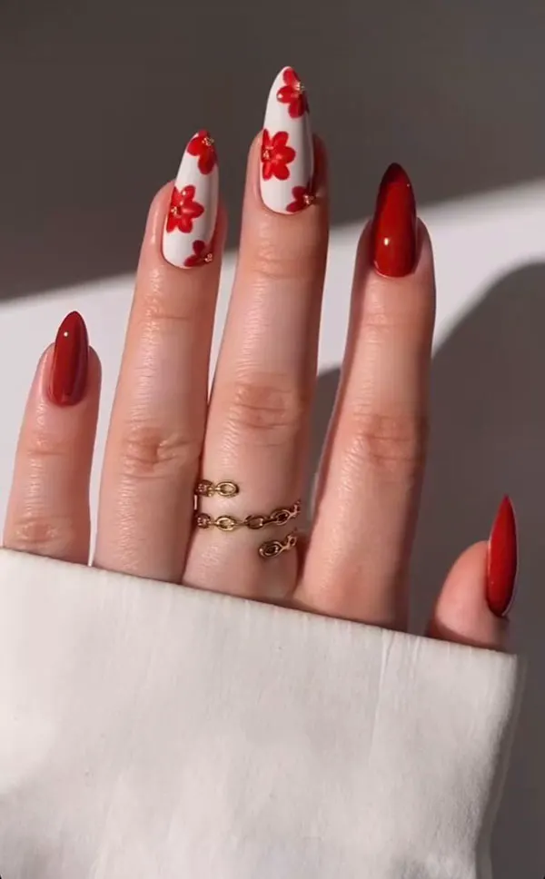 35 مدل ناخن قرمز طرح دار دخترانه؛ از مینیمال تا لاکچریِ چشمگیر! 6 Red patterned nails 2