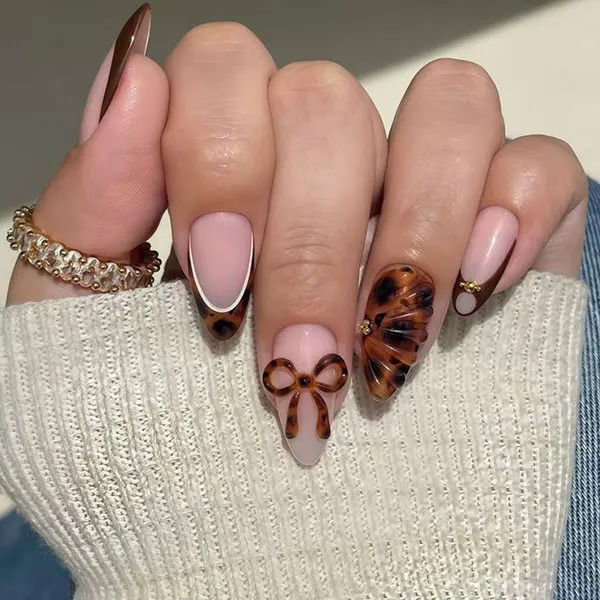Short almond nail style 12