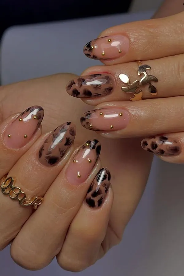 Short almond nail style 28