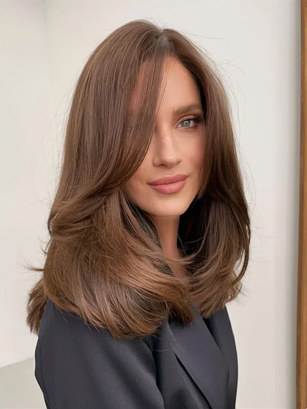 Short hairstyle for girls to the shoulders 17