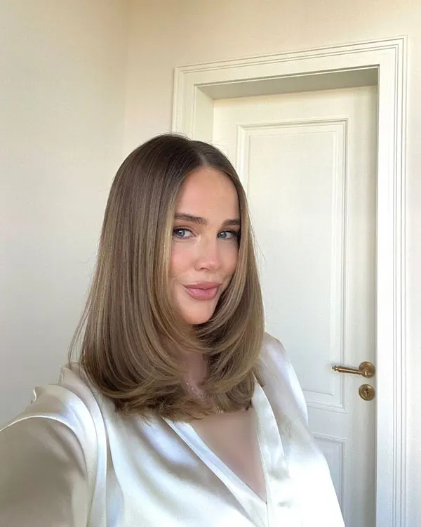 Short hairstyle for girls to the shoulders 9