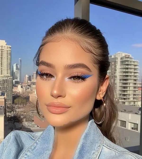 Simple and stylish makeup 15