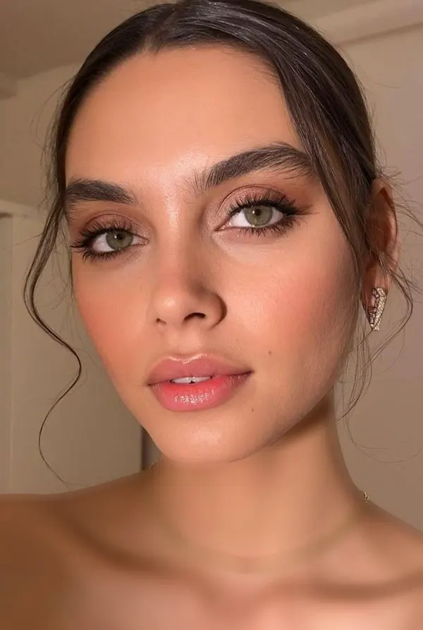Simple and stylish makeup 24