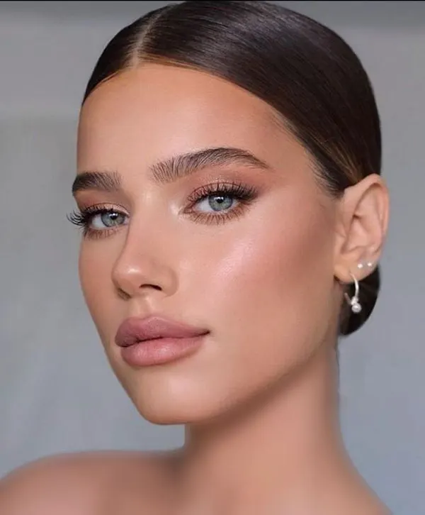 Simple and stylish makeup 3