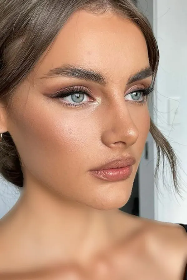 Simple and stylish makeup 7