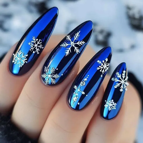 34 ایده طرح برف روی ناخن؛ دیزاین یخی و دلبر برای روزای سرد 💅❄️ 21 Snow design on nails 16
