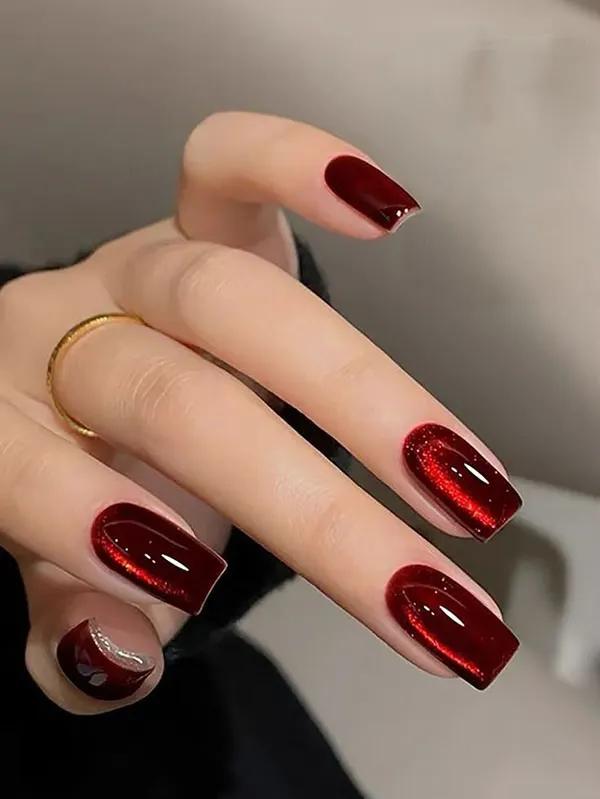 35 ایده کاشت ناخن قرمز شیک؛ مخصوص مهمونیها و شبای خاص ❤️ 33 Stylish red nail implant 1