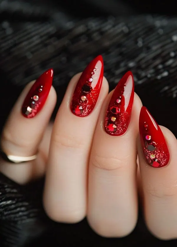 35 ایده کاشت ناخن قرمز شیک؛ مخصوص مهمونیها و شبای خاص ❤️ 20 Stylish red nail implant 18 1