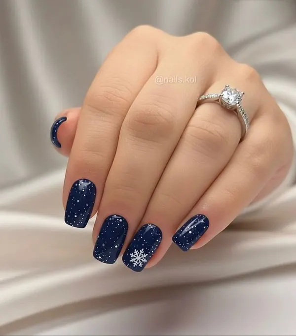 Stylish winter nails 19