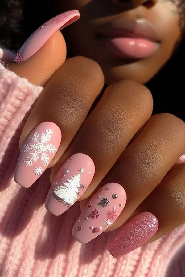 جدیدترین طرح ناخن کریسمسی 2026؛ امسال همه عاشقشن! 15 The latest Christmas nail design 11