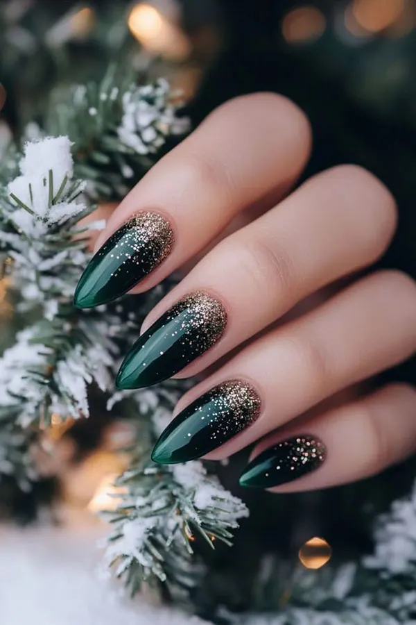 جدیدترین طرح ناخن کریسمسی 2026؛ امسال همه عاشقشن! 13 The latest Christmas nail design 9