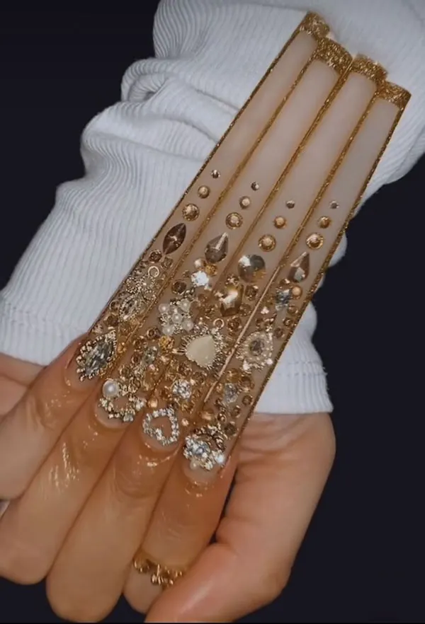 34 عکس از بلندترین ناخن ها؛ یا عاشقشی یا اصلاً نه!😎 4 The longest nail 1