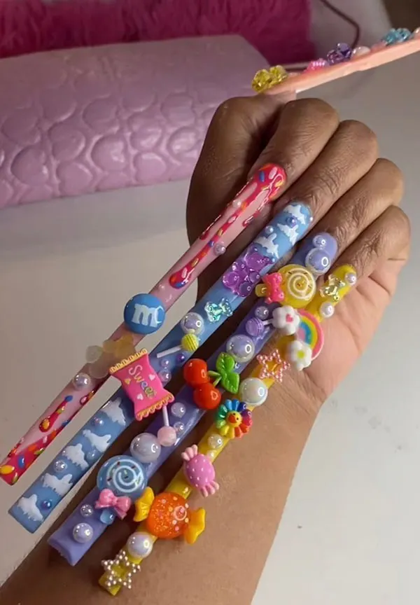 34 عکس از بلندترین ناخن ها؛ یا عاشقشی یا اصلاً نه!😎 23 The longest nail 20