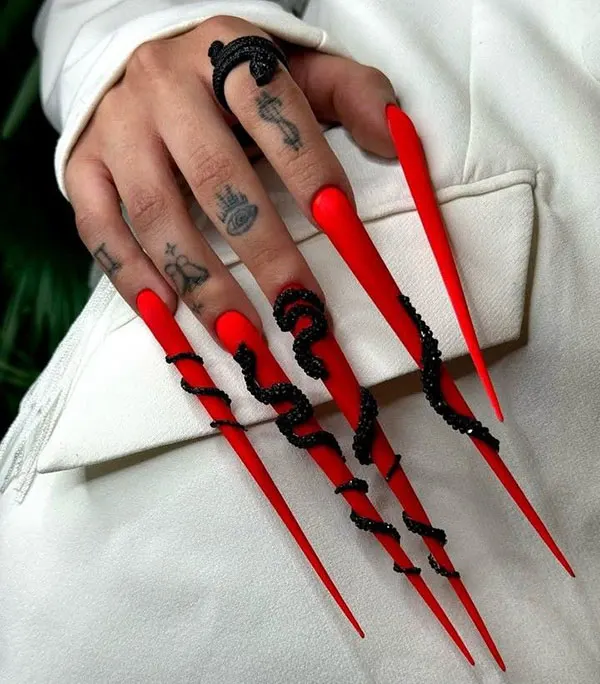 34 عکس از بلندترین ناخن ها؛ یا عاشقشی یا اصلاً نه!😎 31 The longest nail 30