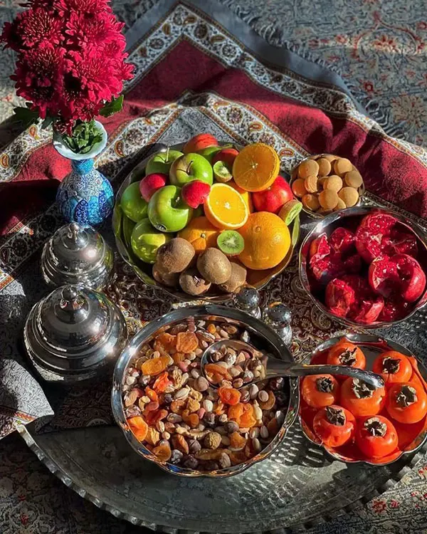34 ایده چیدمان شب یلدا سنتی؛ سادگی اصیل با حالوهوای مادربزرگا ❤️ 16 Traditional Yalda Arrangement 14