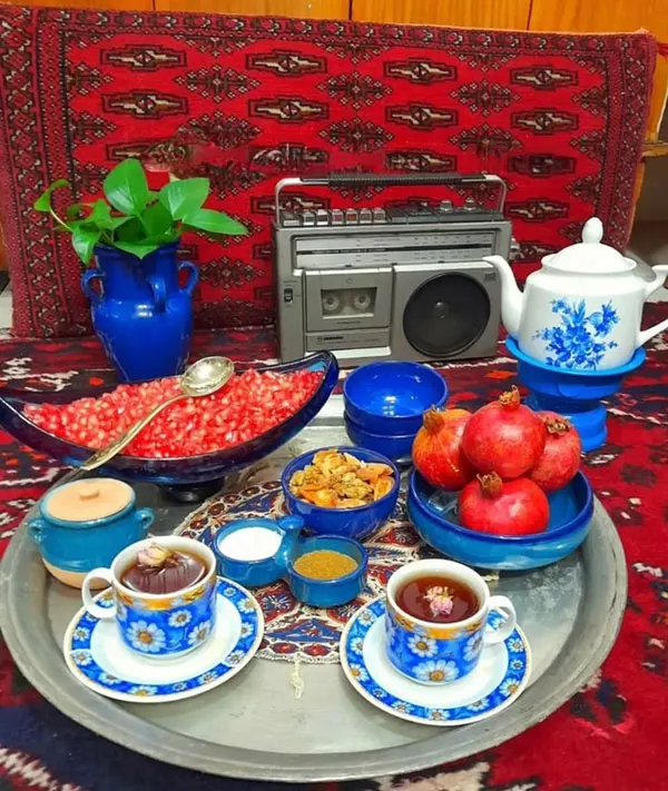 34 ایده چیدمان شب یلدا سنتی؛ سادگی اصیل با حالوهوای مادربزرگا ❤️ 37 Traditional Yalda Arrangement 15