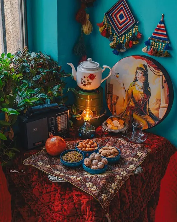 34 ایده چیدمان شب یلدا سنتی؛ سادگی اصیل با حالوهوای مادربزرگا ❤️ 22 Traditional Yalda Arrangement 19