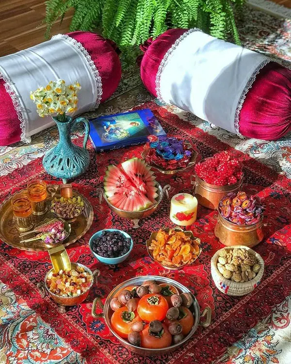 34 ایده چیدمان شب یلدا سنتی؛ سادگی اصیل با حالوهوای مادربزرگا ❤️ 32 Traditional Yalda Arrangement 29