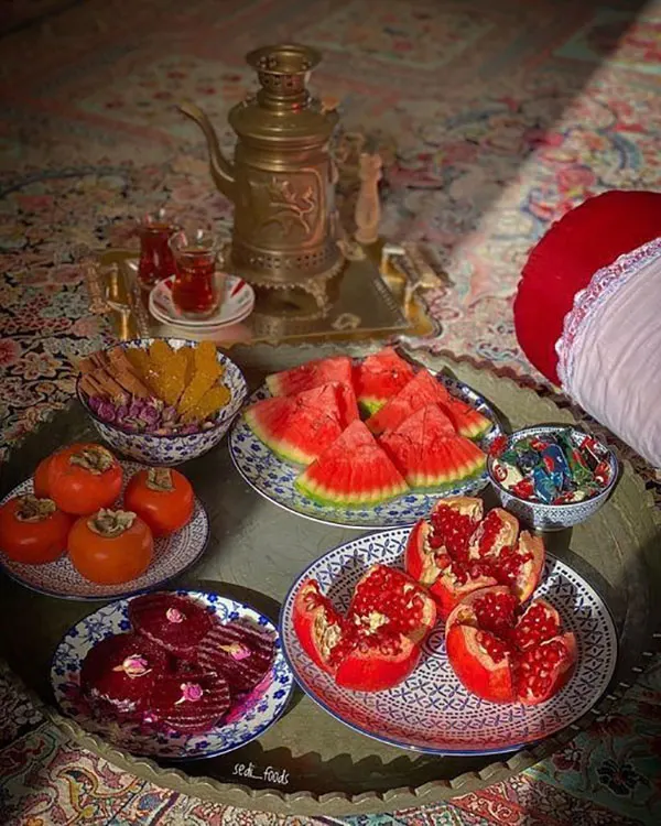 34 ایده چیدمان شب یلدا سنتی؛ سادگی اصیل با حالوهوای مادربزرگا ❤️ 31 Traditional Yalda Arrangement 30