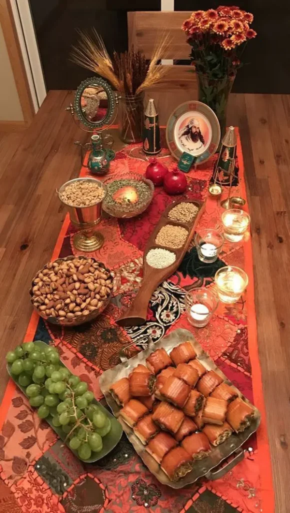 34 ایده چیدمان شب یلدا سنتی؛ سادگی اصیل با حالوهوای مادربزرگا ❤️ 36 Traditional Yalda Arrangement 34