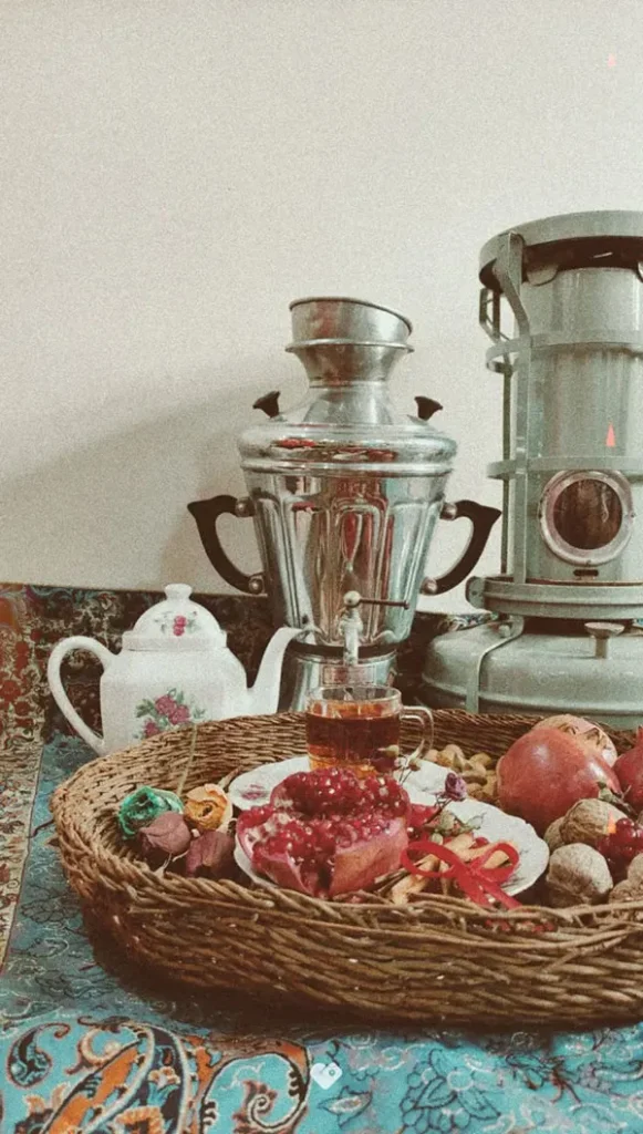 34 ایده چیدمان شب یلدا سنتی؛ سادگی اصیل با حالوهوای مادربزرگا ❤️ 12 Traditional Yalda Arrangement 8