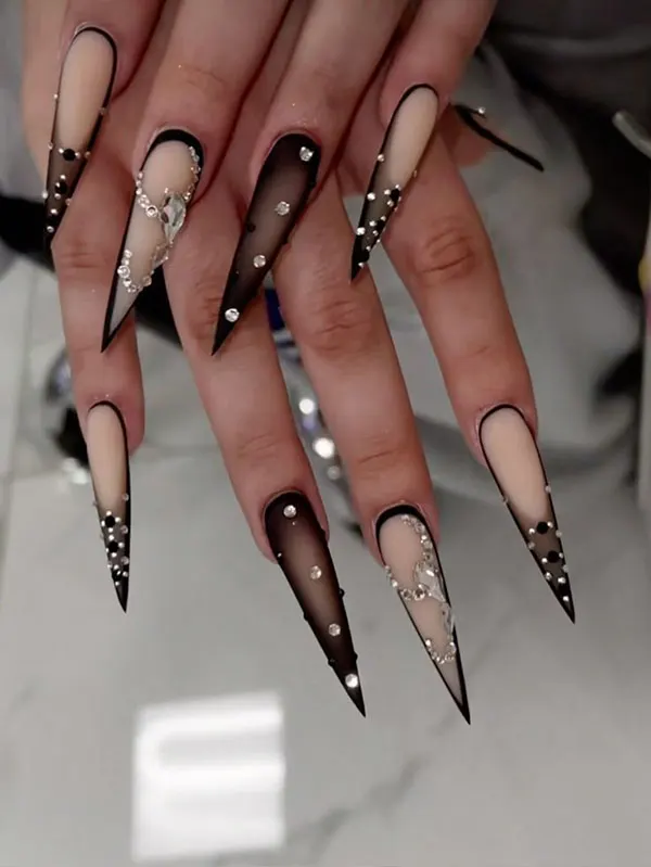 35 مدل ناخن خیلی بلند دخترانه؛ هم وایرال، هم فوقالعاده شیک! 14 Very long nail model 10