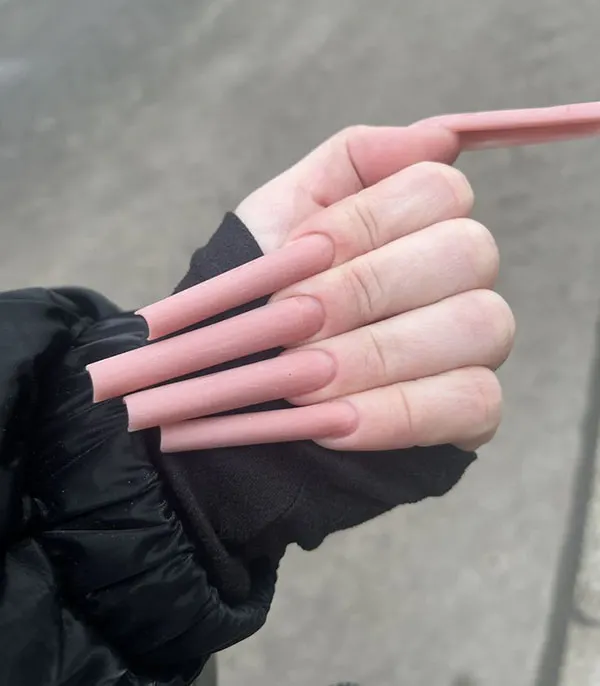 35 مدل ناخن خیلی بلند دخترانه؛ هم وایرال، هم فوقالعاده شیک! 26 Very long nail model 22