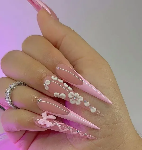 35 مدل ناخن خیلی بلند دخترانه؛ هم وایرال، هم فوقالعاده شیک! 31 Very long nail model 28
