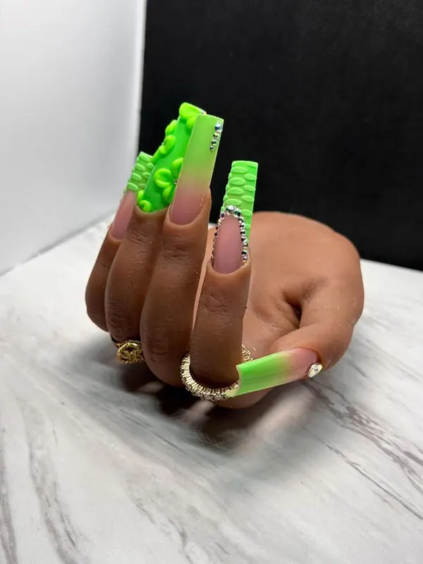 35 مدل ناخن خیلی بلند دخترانه؛ هم وایرال، هم فوقالعاده شیک! 32 Very long nail model 29