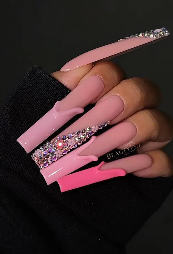 35 مدل ناخن خیلی بلند دخترانه؛ هم وایرال، هم فوقالعاده شیک! 8 Very long nail model 4