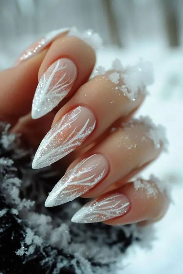 33 طرح ناخن زمستانی دخترانه؛ مدلهای شیک با وایب سرد و برفی! 18 Winter nail design 12