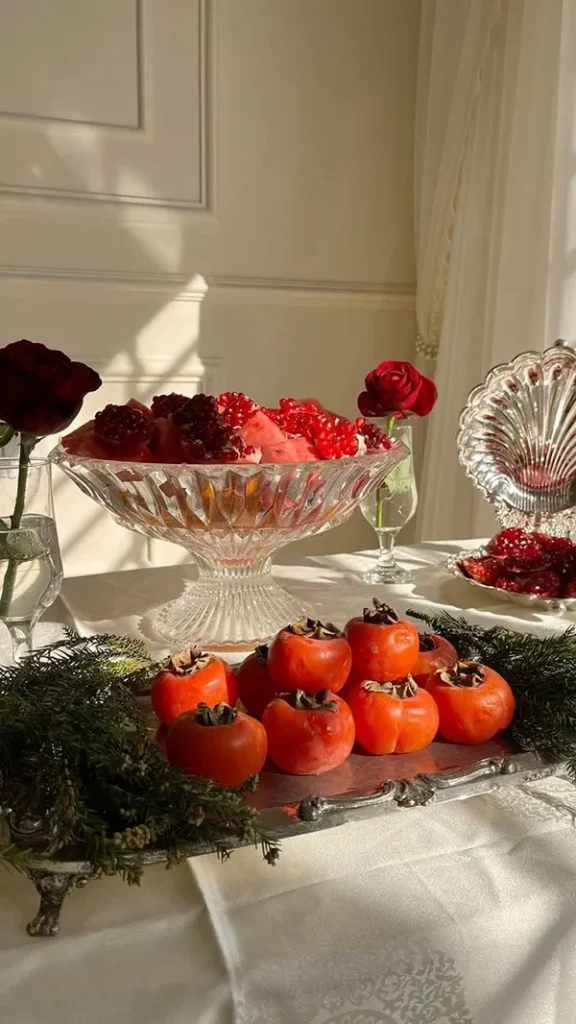 35 ایده دکور شب یلدا برای عکاسی | یه قاب گرم و وایبدار برای عکسای خاطرهساز! 23 Yalda Night Decor for Photography 20