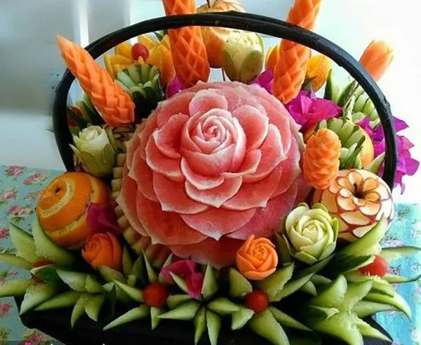 ایده چیدمان میوه شب یلدا 1404 ؛ ترکیب انار و هندونه که دل میبره 🍉 13 Yalda Night Fruit Arrangement 11