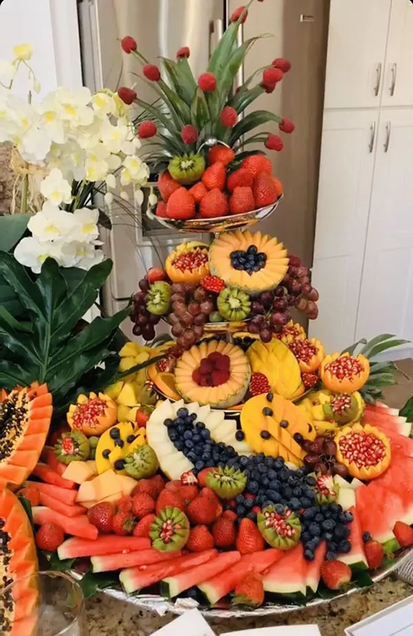 ایده چیدمان میوه شب یلدا 1404 ؛ ترکیب انار و هندونه که دل میبره 🍉 29 Yalda Night Fruit Arrangement 28