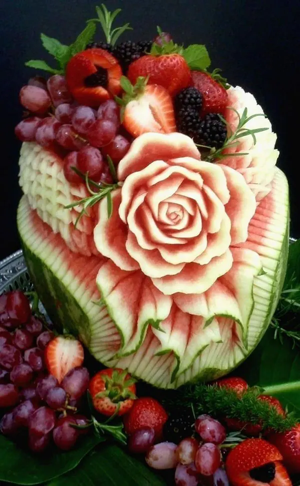 ایده چیدمان میوه شب یلدا 1404 ؛ ترکیب انار و هندونه که دل میبره 🍉 10 Yalda Night Fruit Arrangement 6
