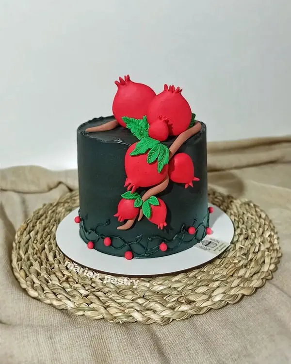 27 مدل مینی کیک شب یلدا؛ کوچولو، خوشگل و کاملاً یلدایی 12 Yalda Night Mini Cake 10