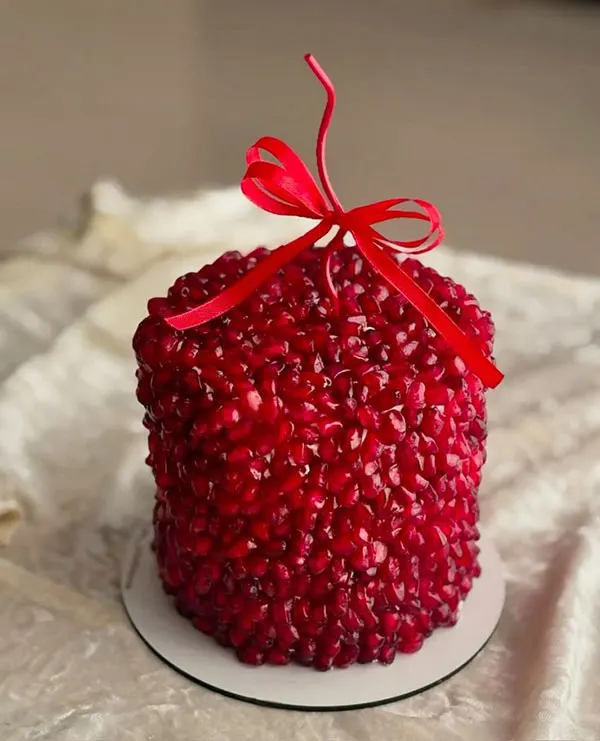27 مدل مینی کیک شب یلدا؛ کوچولو، خوشگل و کاملاً یلدایی 18 Yalda Night Mini Cake 14