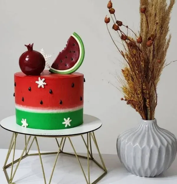 27 مدل مینی کیک شب یلدا؛ کوچولو، خوشگل و کاملاً یلدایی 19 Yalda Night Mini Cake 15