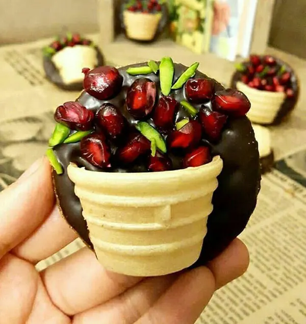 27 مدل مینی کیک شب یلدا؛ کوچولو، خوشگل و کاملاً یلدایی 21 Yalda Night Mini Cake 17