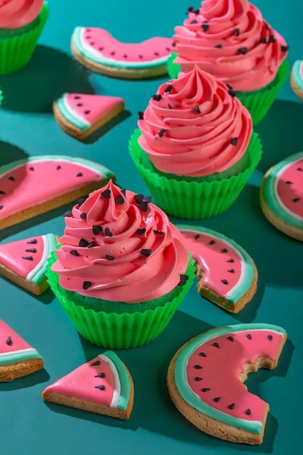 27 مدل مینی کیک شب یلدا؛ کوچولو، خوشگل و کاملاً یلدایی 7 Yalda Night Mini Cake 5