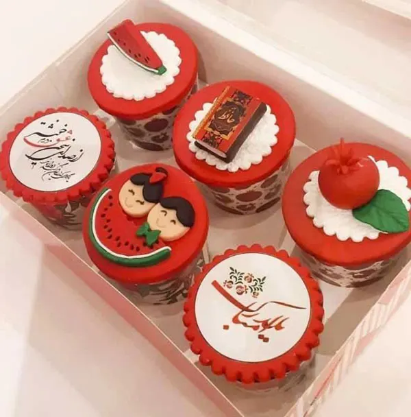 27 مدل مینی کیک شب یلدا؛ کوچولو، خوشگل و کاملاً یلدایی 9 Yalda Night Mini Cake 8