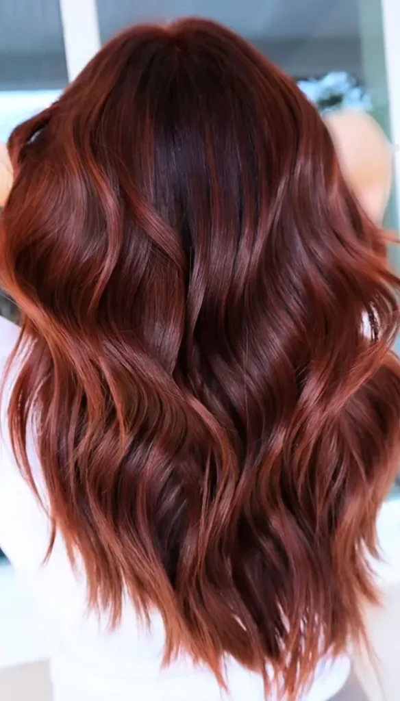33 ایده رنگ مو شاه بلوطی؛ طبیعی، گرم و فوقالعاده دلنشین! 14 Chestnut hair color 7