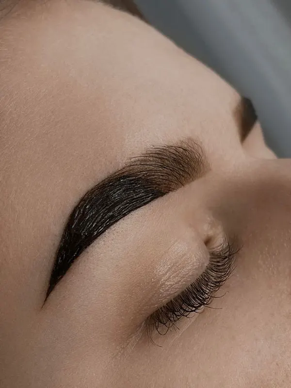 33 مدل لیفت ابرو دخترانه | کدومش به صورتت میاد؟ نچرال یا زاویهدار؟ 18 Eyebrow lift model 14